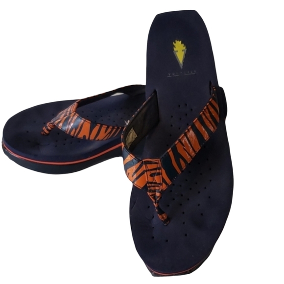 VOLATILE AUBURN FLIP FLOP TYPE 3" HEEL SANDALS GUC WOMENS SIZE 8 SANDALS